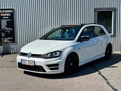 Vit Begagnad 2015 VW Golf VII R Halvkombi | 229 900 kr (Marknadspris)