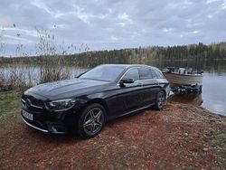 Svart metallic Begagnad 2021 Mercedes E300 AMG line Kombi | 319 000 kr