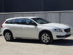 Vit Begagnad 2018 Volvo V60 CC Momentum Kombi | 189 000 kr (Superpris)