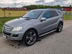 Grå Begagnad 2009 Mercedes ML350 SUV | 125 000 kr (Dyr)