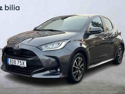 Grå Begagnad 2023 Toyota Yaris Hybrid Halvkombi | 229 900 kr (Marknadspris)