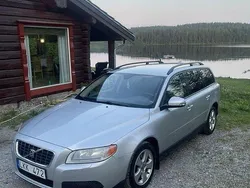 Grå Begagnad 2008 Volvo V70 Kinetic Kombi | 39 900 kr (Marknadspris)