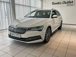 Vit Begagnad 2021 Skoda Superb LAURIN & KLEMENT Kombi | 229 900 kr (Marknadspris)