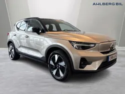 Ljusgrå Begagnad 2023 Volvo XC40 Plus SUV | 459 500 kr
