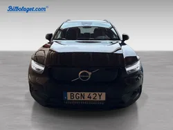Svart Begagnad 2022 Volvo XC40 Plus SUV | 319 800 kr