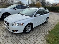 Vit Begagnad 2011 Volvo V50 Momentum Kombi | 42 000 kr (Marknadspris)