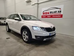 Vit Begagnad 2018 Skoda Octavia Scout Kombi | 164 900 kr (Marknadspris)