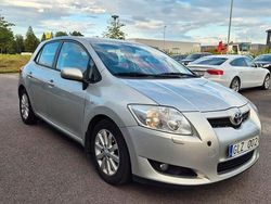 Silver Begagnad 2007 Toyota Auris Halvkombi | 39 900 kr (Marknadspris)