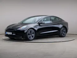 Svart (svart (solid)) Begagnad 2022 Tesla Model 3 Long Range Sedan | 329 000 kr (Marknadspris)
