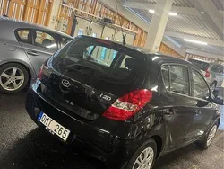 Svart Begagnad 2012 Hyundai i20 Premium Halvkombi | 35 000 kr (Marknadspris)