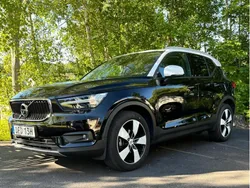Svart Begagnad 2020 Volvo XC40 Momentum SUV | 265 000 kr (Bra pris)