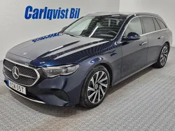 Mörkblå (nautiskblå metallic) Begagnad 2025 Mercedes E300 Avantgarde Kombi | 639 000 kr (Superpris)