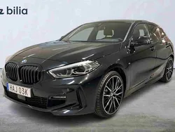Svart Begagnad 2024 BMW 120 M Sport Halvkombi | 389 000 kr (Marknadspris)