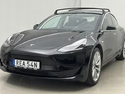Svart Begagnad 2020 Tesla Model 3 Sedan | 249 800 kr (Bra pris)