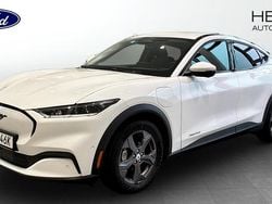 Vit (white) Begagnad 2022 Ford Mustang Mach-E Standard Range SUV | 364 900 kr (Marknadspris)