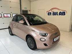 Röd Begagnad 2022 Fiat 500e Cab | 229 900 kr (Marknadspris)