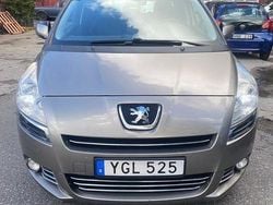 Grå Begagnad 2012 Peugeot 5008 Minibuss | 59 900 kr (Bra pris)