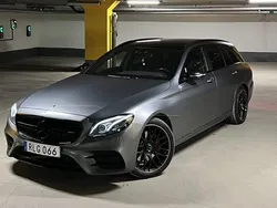 Grå Begagnad 2018 Mercedes E220 AMG line Kombi | 310 000 kr (Marknadspris)