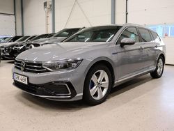 Grå Begagnad 2023 VW Passat GTE Kombi | 379 900 kr