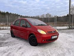 Ljusröd Begagnad 2003 Citroën Xsara Picasso Minibuss | 14 900 kr (Bra pris)