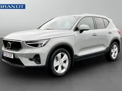 Grå Begagnad 2024 Volvo XC40 Core SUV | 359 900 kr (Marknadspris)