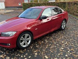 Röd Begagnad 2009 BMW 320 Comfort Edition Sedan | 79 000 kr (Marknadspris)