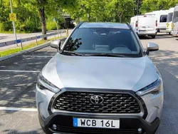 Silver Ny 2025 Toyota Corolla Cross SUV | 367 000 kr (Bra pris)