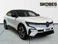 Vit Begagnad 2024 Renault Mégane Iconic Halvkombi | 359 900 kr (Lite dyr)