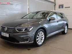 Grå Begagnad 2017 VW Passat GTE Kombi | 209 900 kr (Marknadspris)