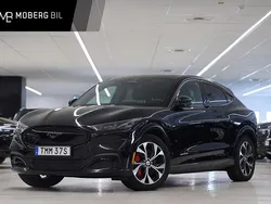 Svart Begagnad 2022 Ford Mustang Mach-E SUV | 299 900 kr (Superpris)