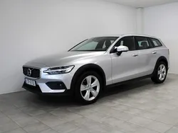 Silver Begagnad 2021 Volvo V60 CC Kombi | 349 000 kr (Marknadspris)