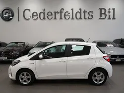 Vit Begagnad 2018 Toyota Yaris Hybrid Halvkombi | 158 800 kr (Marknadspris)