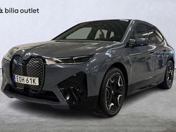 Grå Begagnad 2023 BMW iX Sport Line SUV | 599 900 kr (Lite dyr)