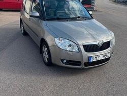 Ljusbrun (brun) Begagnad 2008 Skoda Roomster Kombi | 23 000 kr (Lite dyr)