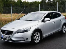 Silver Begagnad 2015 Volvo V40 Momentum Kombi | 119 900 kr (Marknadspris)