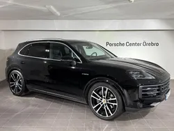 Svart Begagnad 2024 Porsche Cayenne SUV | 1 339 000 kr (Dyr)