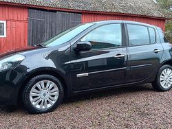 Svart Begagnad 2011 Renault Clio R.S. Halvkombi | 39 000 kr (Marknadspris)