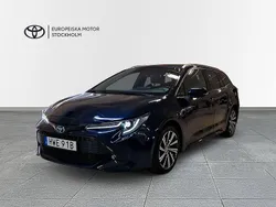 Mörkblå Begagnad 2022 Toyota Corolla Style Kombi | 284 900 kr (Marknadspris)
