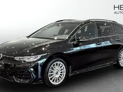 Svart (black) Begagnad 2024 VW Golf VIII R-line Kombi | 349 700 kr (Dyr)