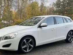Vit Begagnad 2012 Volvo V60 Summum Kombi | 75 000 kr (Marknadspris)