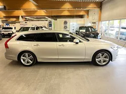Silver (silver metallic) Begagnad 2018 Volvo V90 Momentum Kombi | 249 900 kr (Marknadspris)