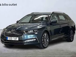 Grå Begagnad 2021 Skoda Superb Kombi | 324 900 kr (Marknadspris)
