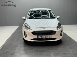 Vit Begagnad 2017 Ford Fiesta Titanium Halvkombi | 79 900 kr (Marknadspris)