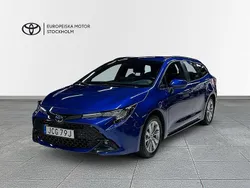 Mörkblå Begagnad 2024 Toyota Corolla Active Kombi | 299 900 kr (Marknadspris)