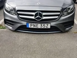 Grå Begagnad 2019 Mercedes E220 AMG line Sedan | 309 500 kr (Marknadspris)