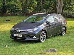 Svart Begagnad 2016 Toyota Auris Hybrid Kombi | 139 000 kr (Marknadspris)