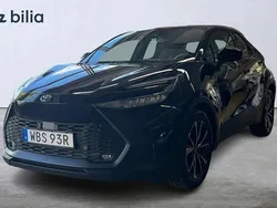 Svart Begagnad 2024 Toyota C-HR Style SUV | 364 900 kr (Marknadspris)