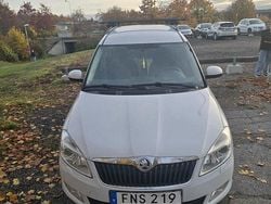 Vit Begagnad 2015 Skoda Roomster Kombi | 53 000 kr (Marknadspris)