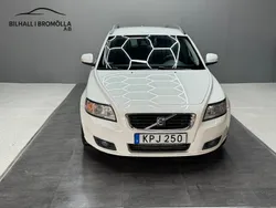 Vit Begagnad 2010 Volvo V50 Momentum Kombi | 42 900 kr (Marknadspris)