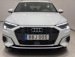Vit (glaciärvit metallic) Begagnad 2023 Audi A3 Sportback e-tron Advanced Plus Sedan | 228 000 kr (Superpris)